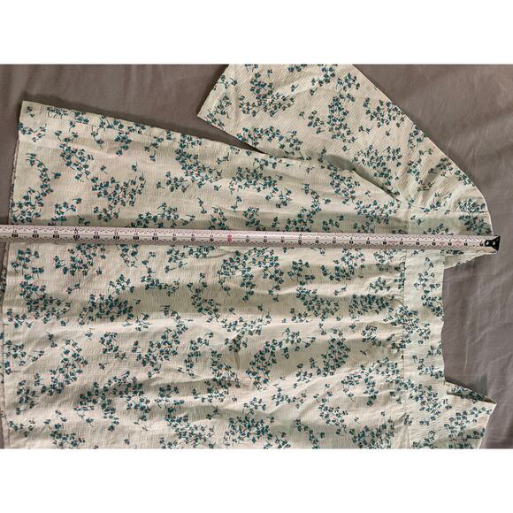 White Cotton Top with floral pattern - Picture 9 of 9